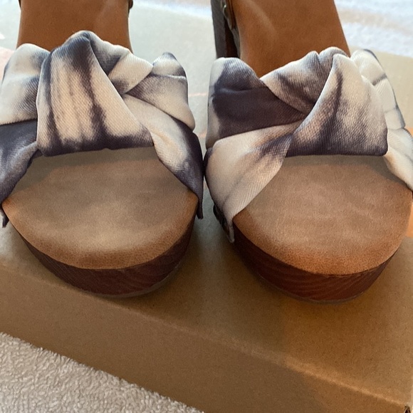 Korks sandal Natalia style knotted front design size 8M 3.5” heel new in box - Picture 2 of 9